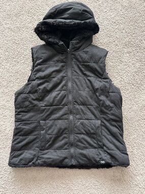 Quilted Hooded Puffer Vest in Dark Charcoal